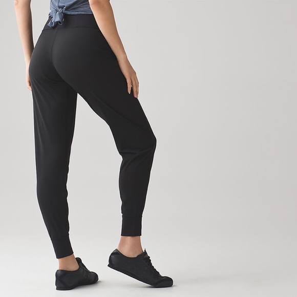 lululemon athletica Pants - LULULEMON Hot Like Agni Mesh Joggers with Liner